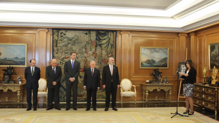 King Felipe VI delivers the Enrique V. Iglesias Award to Luis Carlos Sarmiento