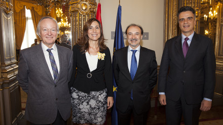 Núria Vilanova condecorada com a Cruz de Oficial da Ordem de Isabel, a Católica