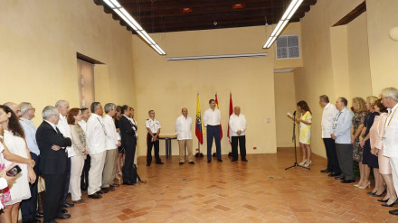 Artículo de análisis de Núria Vilanova en El País: «Enrique V. Iglesias, un premio iberoamericano»