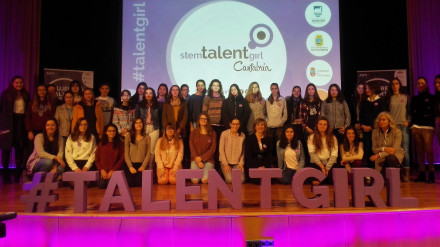 Núria Vilanova participates in the STEM Talent Girl, project aimed at empowering young women in science and technology