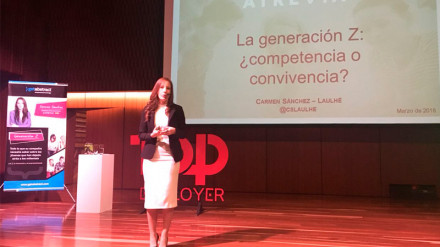 Carmen Sánchez-Laulhe talks about Generation Z in the Old Mutual auditorium in Bogotá