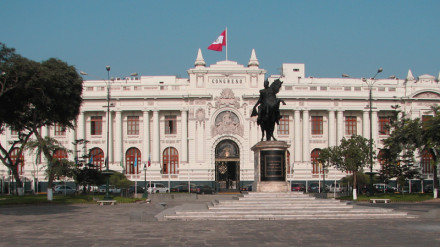 Claves Latam: Adelanto electoral en Perú y panorama económico