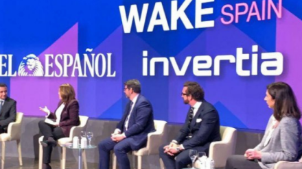 Asun Soriano modera una mesa sobre la digitalización de la economía española en Wake Up! Spain