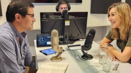 Núria Vilanova, en el podcast La Charla Estratégica: «La comunicación empieza con la escucha»