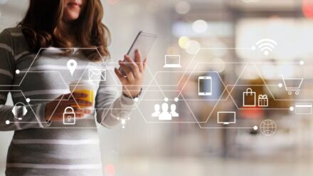 A STUDY SHOWS CHANGES IN THE WAY SPANIARDS SEARCH FOR INFORMATION