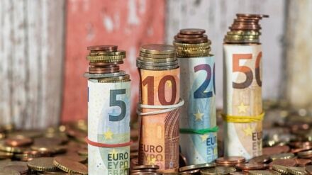 El BCE constata una desaceleración en el incremento de los salarios negociados en la zona euro 